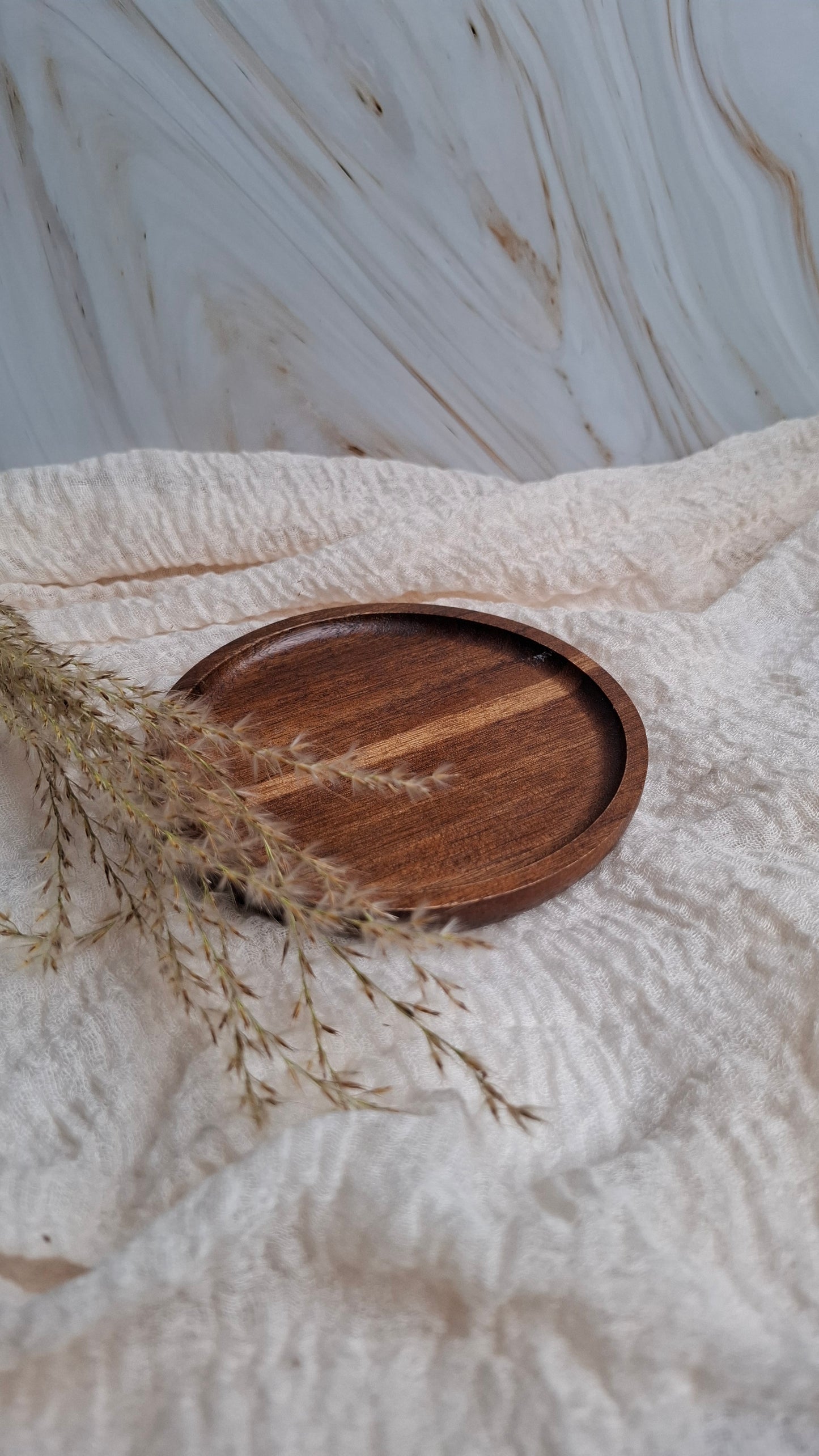 Rundes Holztablett