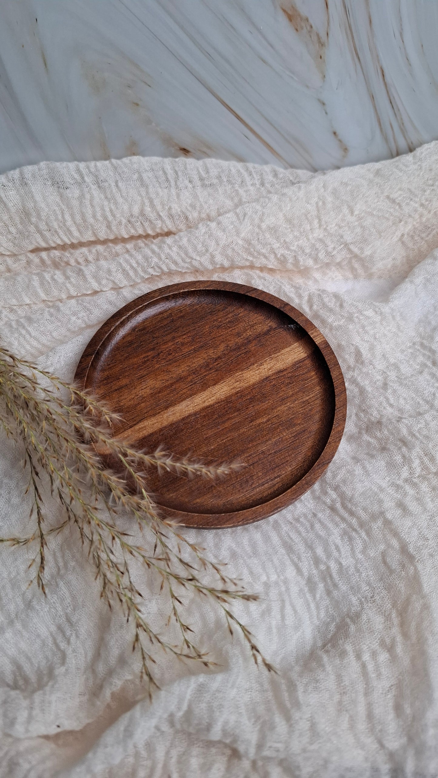 Rundes Holztablett