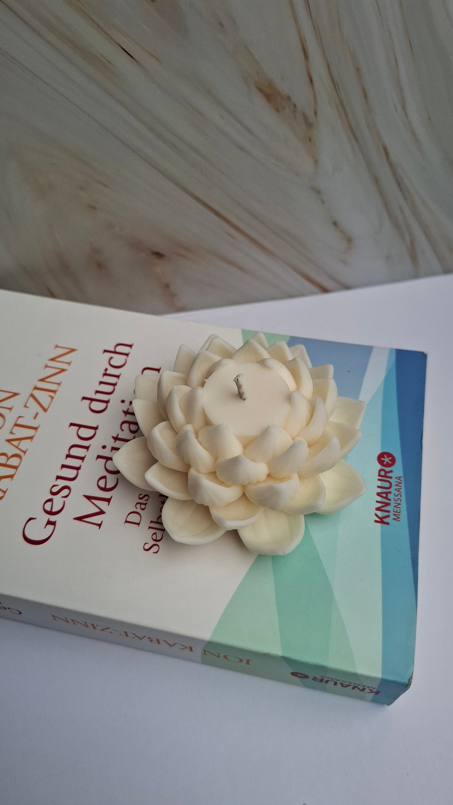 Lotus Kerze geöffnet